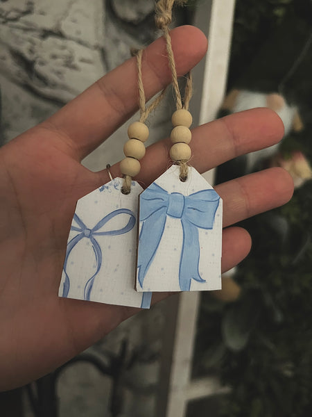 Set of 2 wood Ornaments